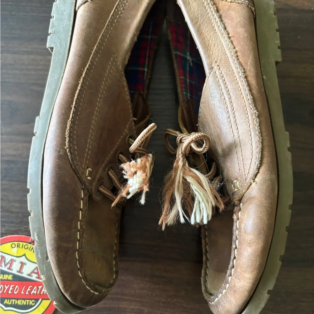 MIA vintage genuine Leather Boat Shoes